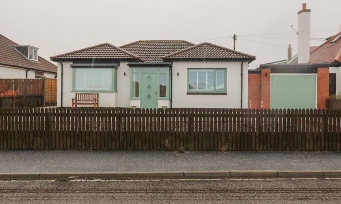 Bamburgh House | BAMBURGH DUNES, pet friendly, country holiday cottage in Seahouses