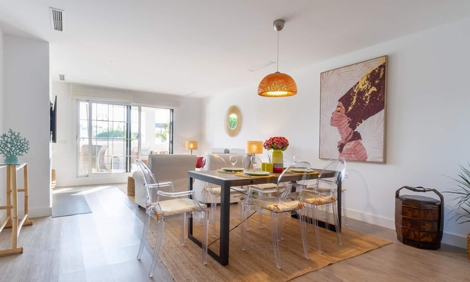 Puerto Banus Apartment | Banús, Villa Marina, Beachfront Complex!