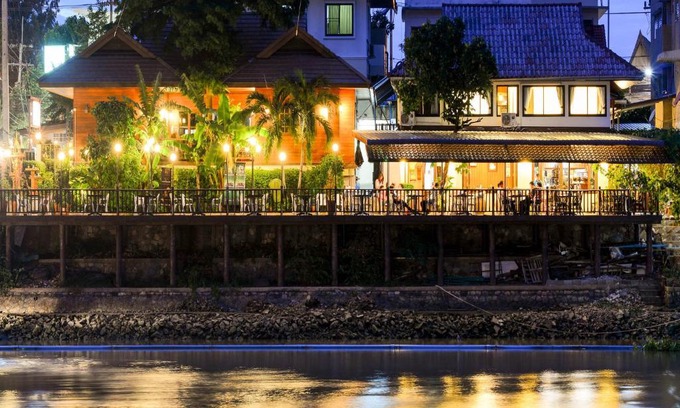 Samphao Lom House | Ban U Thong Accommodations
