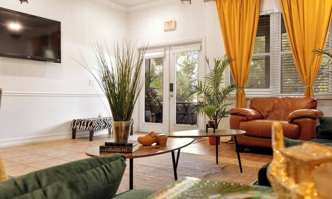 Orlovista Villa | Banana Leaf Villa- Book your gathering today!