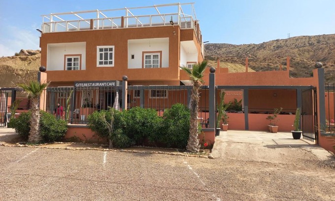 Tamri Hotel | BananaHouse