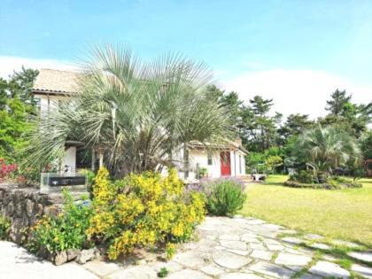 Seongsan House | Bandi House