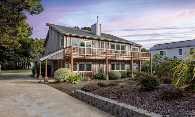 Bandon House | Bandon Seaside Escape: Spacious 4BR Getaway with Ocean Views & Large Yard