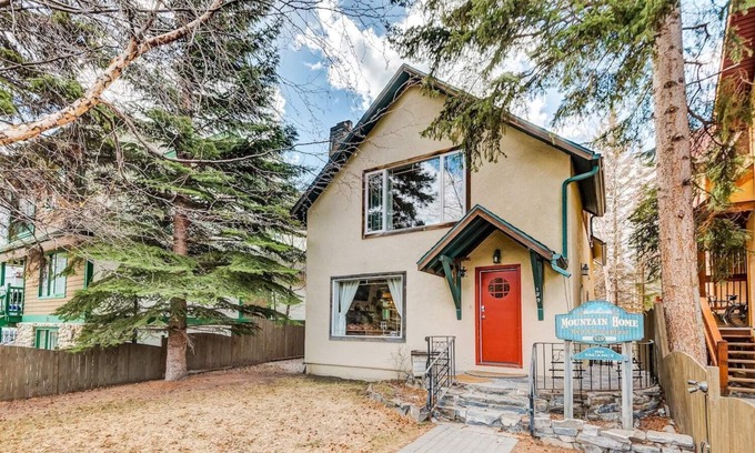 Banff House | Banff Mountain Home- The Real Rockies Experience