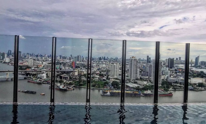 Dao Khanong Condo | Bangkok Skyline River View Condo