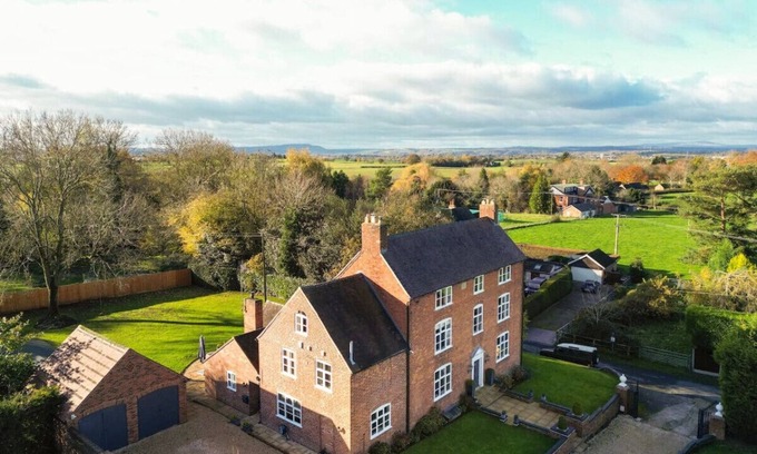 Shobdon House | Bank Farm House - Stunning House & Gardens