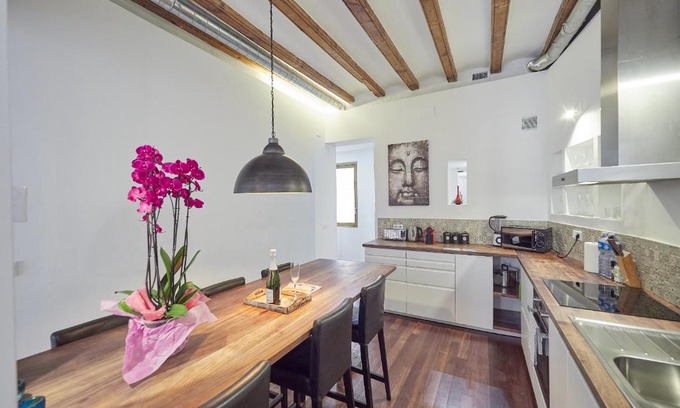Gothic Quarter Apartment | BarcelonaForRent Alessandra Central Ramblas