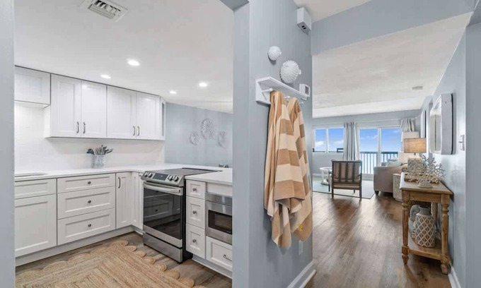 Sunnyside Apartment | Barefoot Bungalow Beachfront