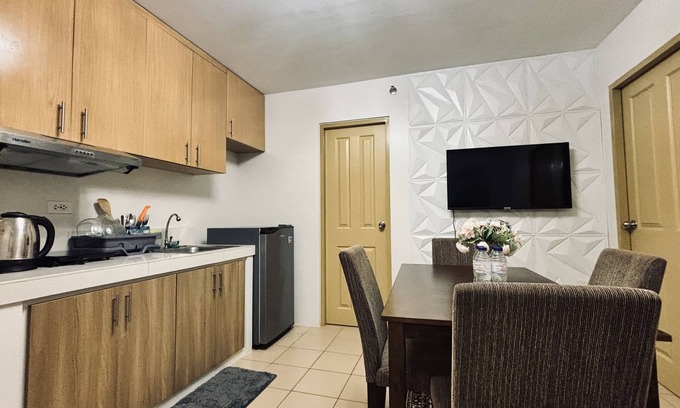 Mandurriao Apartment | Barkada Getaway Near Esplanade