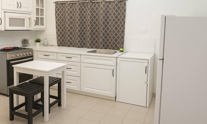 Coxen Hole Apartment | Barmel Apartments