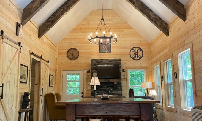 Jeffersonville Cabin | Barn at Red River Gorge Natural Bridge