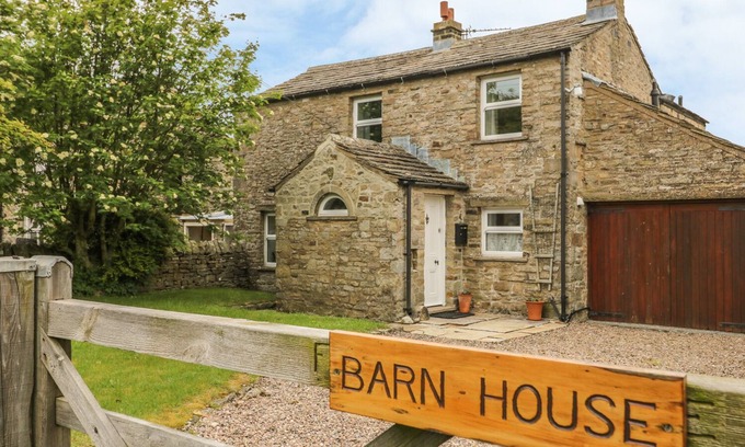 Thornton Rust Cottage | BARN HOUSE, family friendly, with open fire in Thornton Rust