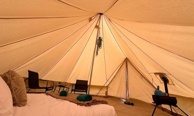 Chackmore Apartment | Barn Owl Tent in Meadow