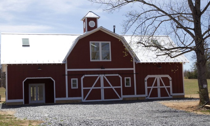Ridge Cabin | Barn Stay on Working Farm in VA Wine Country, 30 min from UVA