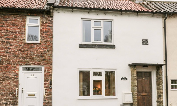 Hutton Rudby Cottage | BARNABY COTTAGE, pet friendly, with a garden in Hutton Rudby