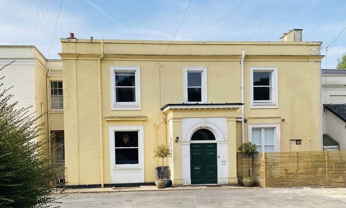 Teignmouth House | BARNSLEY HOUSE, pet friendly, luxury holiday cottage in Teignmouth