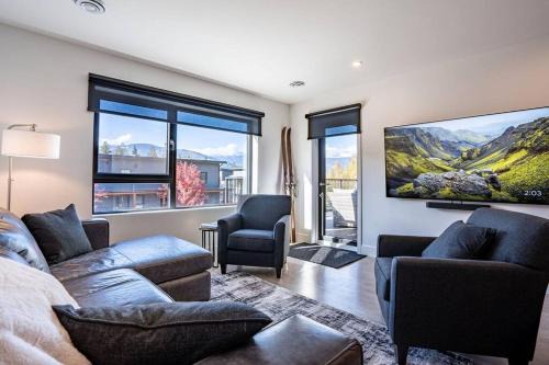 Revelstoke Apartment | Base Camp Revy!