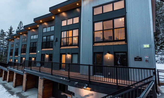 Revelstoke Hotel | Basecamp Resorts Revelstoke I Five Bedroom Suite