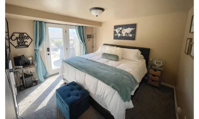 Riverdale House | Basement Cozy 1B w Family Room - Private entrance
