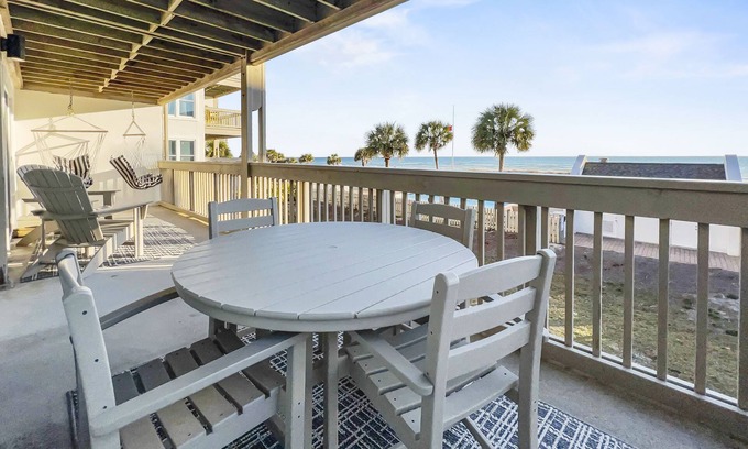 Sunnyside Condo | "Bask" - Ramsgate Harbour | Beachfront Condo | Pristine Beach Views | Community Pool