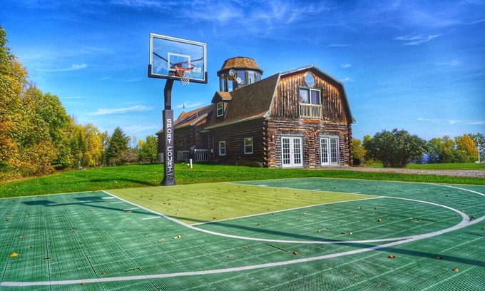 Grand Isle House | Basketball Court, 100 yard chipping Range, Water Sports, Games, Firepit, bikes