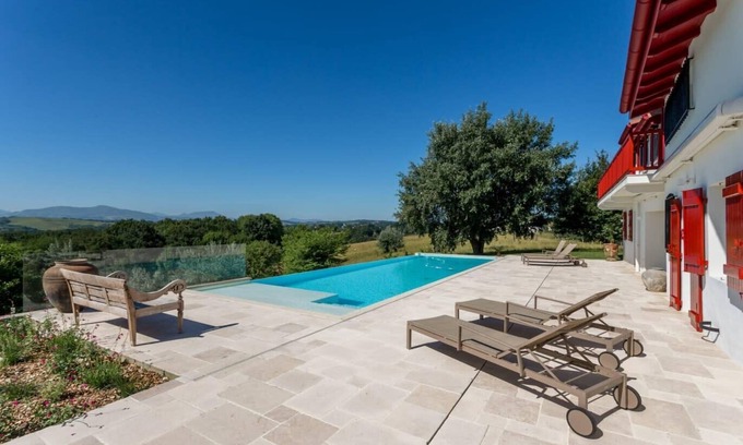 Briscous House | Basque Country │Magnificent villa · 7 suites · View on the Pyrenees · Pool