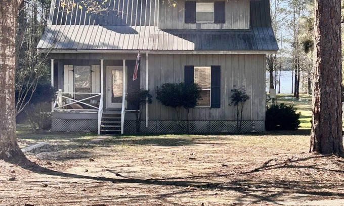 McNeill House | Bass Ranch, just behind Bird Island. The perfect spot for Great Bass Fishing !