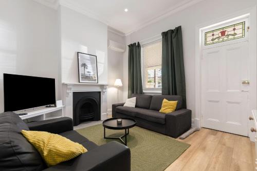 Glenelg South Apartment | Bath Street Cottages