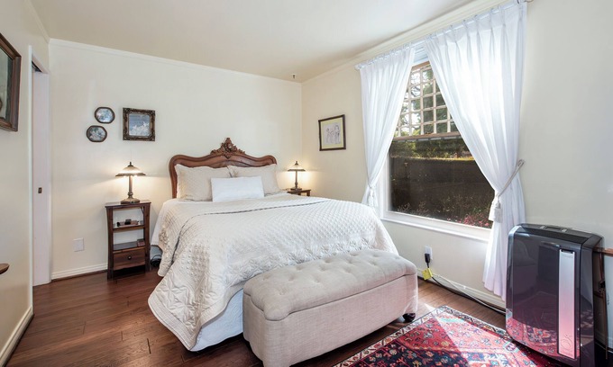 Oak Park Bed & Breakfast | Bath Street Inn B & B