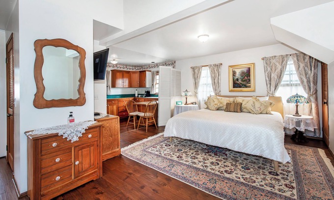 Oak Park Bed & Breakfast | Bath Street Inn B & B, Santa Barbara