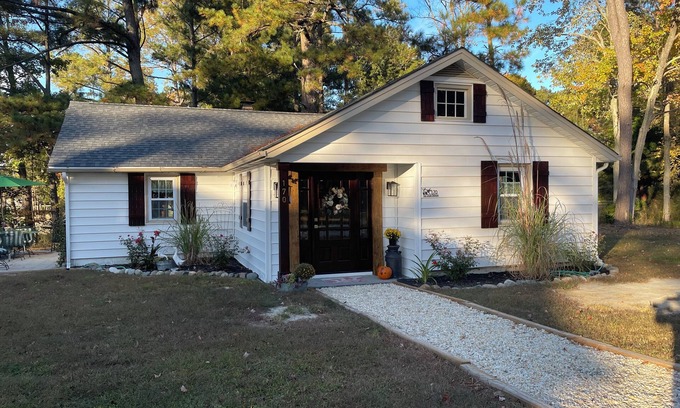 Mathews Cottage | Bay Dream Believer Cottage on Beautiful East River Waterfront