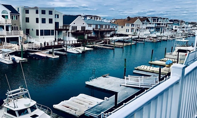 Sea Isle City Condo | Bay Front Property in Walking Distance to the Beach and Local Ammenities