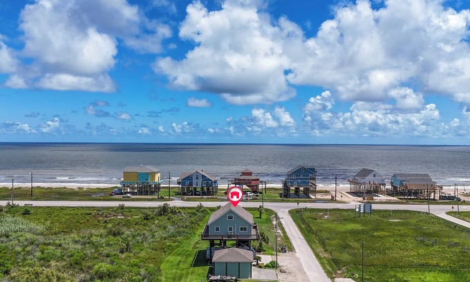Gilchrist House | Bay Side Birdhouse: 2 BR, 2 BA in Gilchrist, Sleeps 4