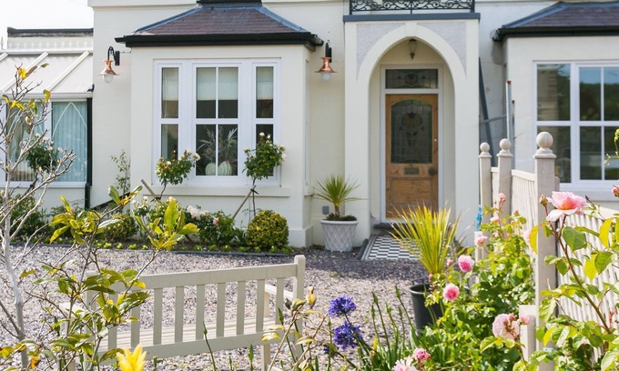 Nefyn Cottage | Bay View - sleeps 6 guests in 3 bedrooms