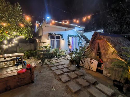 Amadeo Cabin | Bayabas Lounge