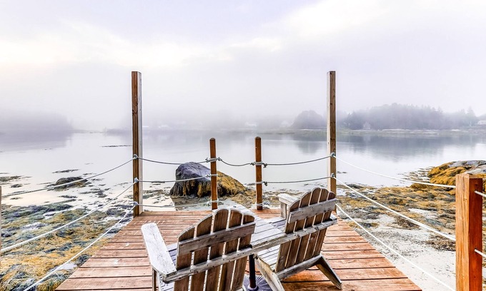 Spruce Head Cottage | Bayfront dog-friendly cottage with fireplace, dock, washer/dryer & AC