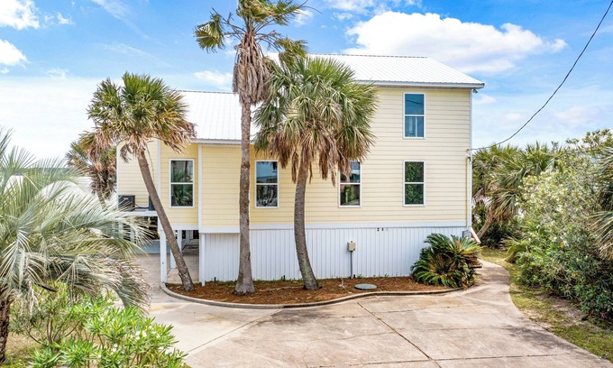 Royal Lagoons House | Bayfront home with a wonderful view of the bridge