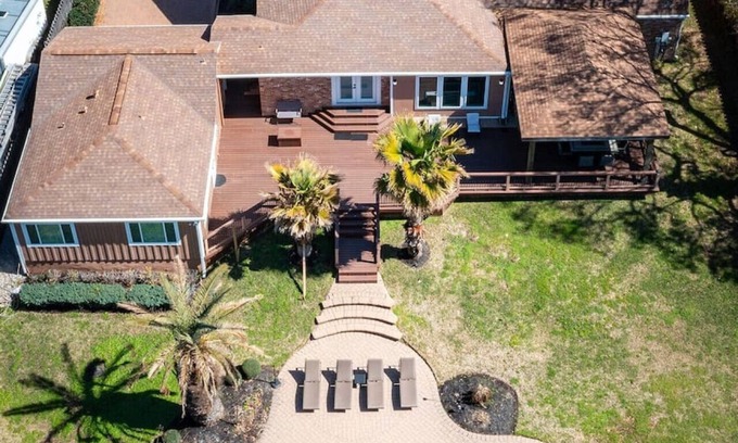 Nassau Bay House | Bayfront Luxury Oasis w Pool close to NASA Kemah
