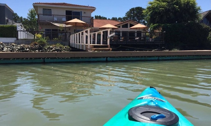 Country Club House | Bayfront Oasis | Deck, Fire Pit, Kayaks – Near Wine Country