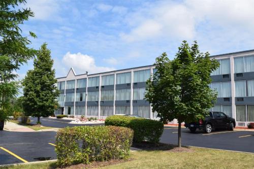 Addison Hotel | Baymont by Wyndham - Chicago - Addison - O'Hare