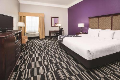 DeSoto Hotel | Baymont by Wyndham Dallas South-DeSoto