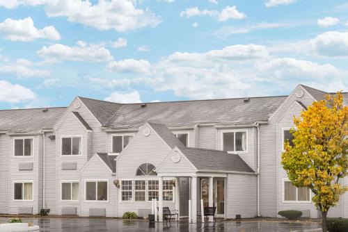 Henrietta Hotel | Baymont by Wyndham Henrietta - Rochester