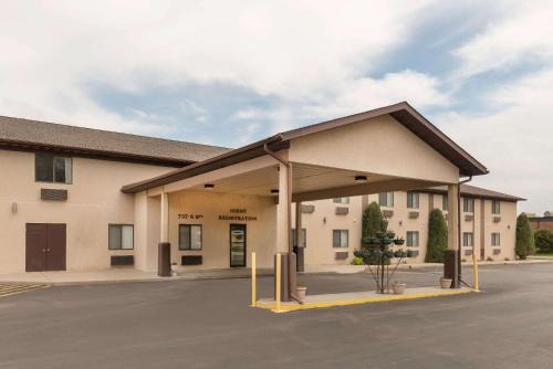Hot Springs Hotel | Baymont by Wyndham Hot Springs