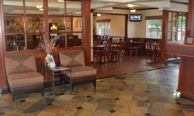 Buena Hotel | Baymont by Wyndham Yakima Riverfront