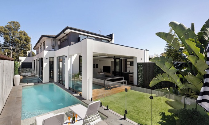 Bentleigh House | Bayside Grandeur with Heated Pool, Spa and Sauna plus each Bedroom has Ensuite