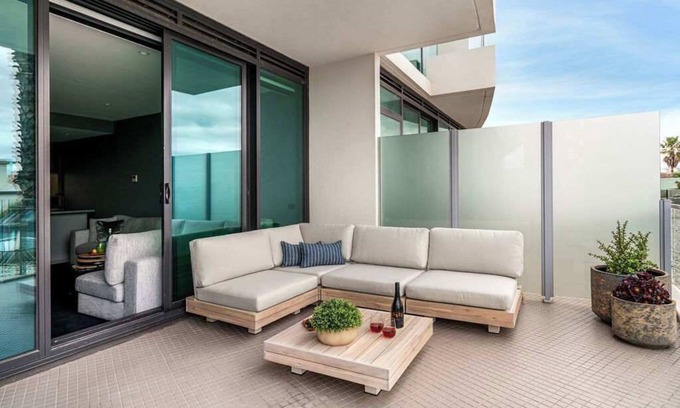 St Kilda Apartment | Bayside Retreat I St Kilda Foreshore I Gym & Pool