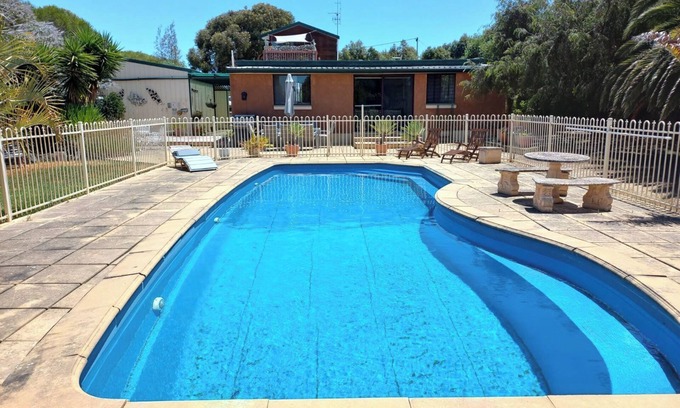 Port Elliot Apartment | BayView Apartment come and relax on a rural property not far from the beach