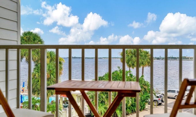 Rocky Point Condo | Bayview Balcony, Heated Pool, Bar/Grill