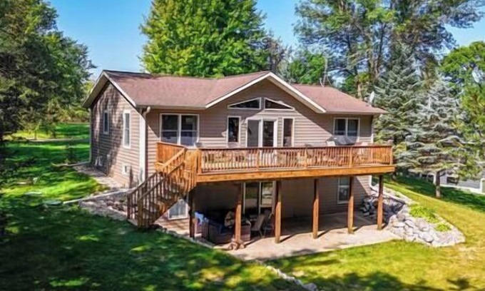 Parkers Prairie House | "Bayview Breeze" on Lake Irene