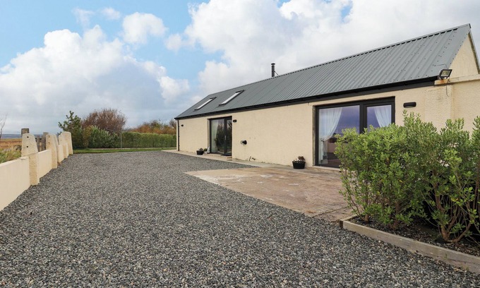 Isle of Lewis Cottage | BAYVIEW BYRE, pet friendly, luxury holiday cottage in Stornoway